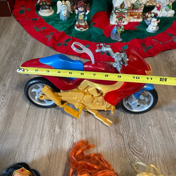 DC SuperHero Girl Dolls & Motorcycle - Picture 11 of 12